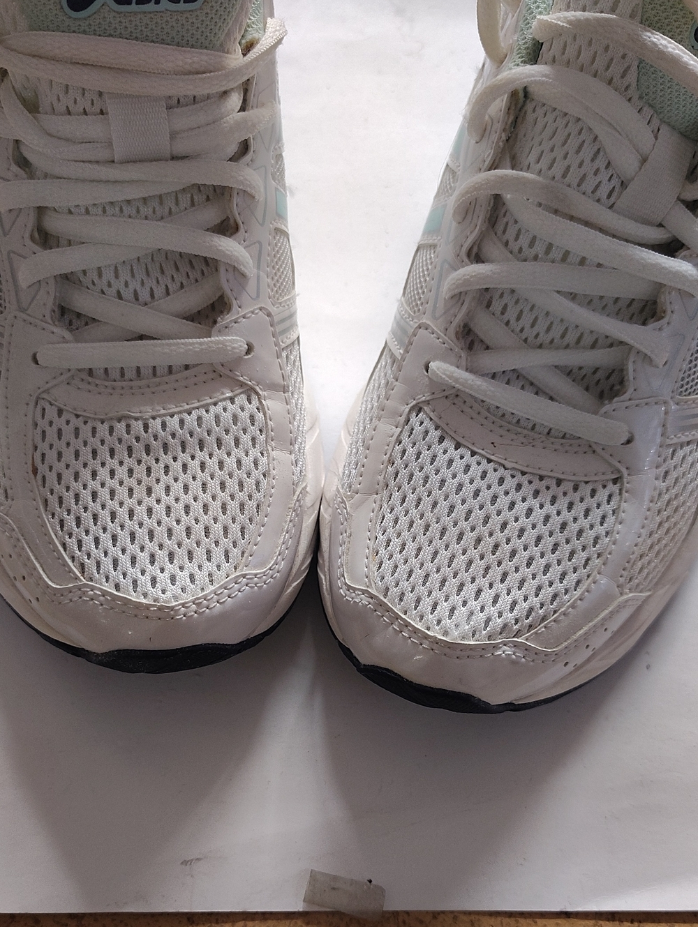 White Women Mesh Athletic Sneakers with Mint Accents